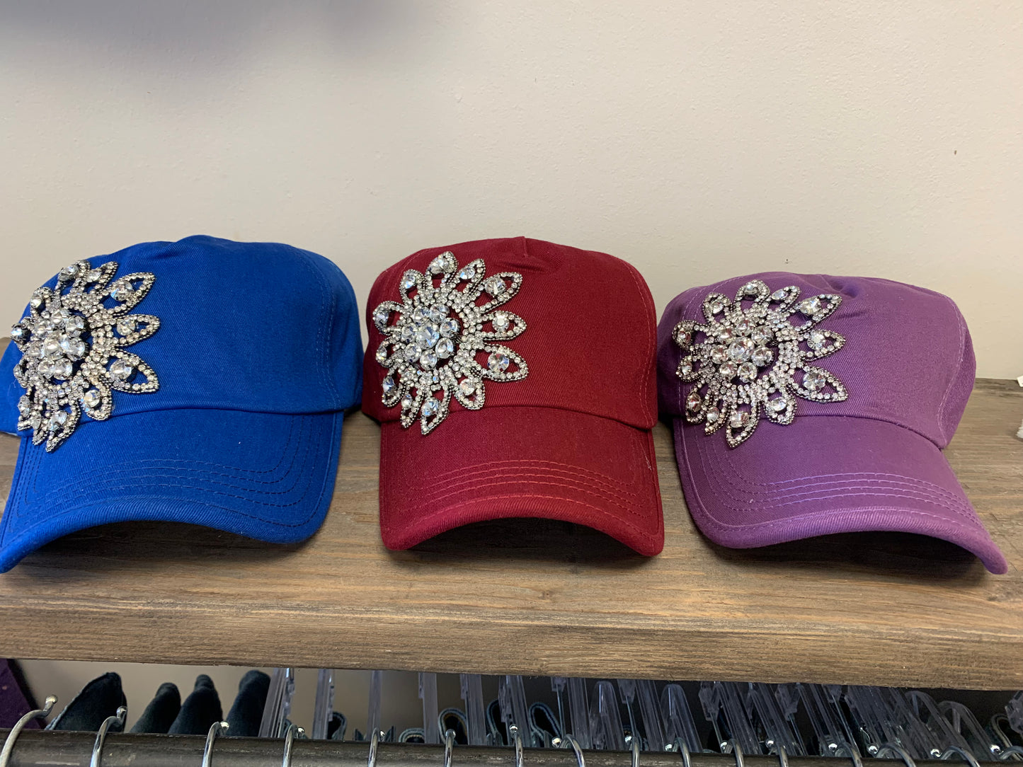 GLITZY FLOWER DECO BASEBALL CAP